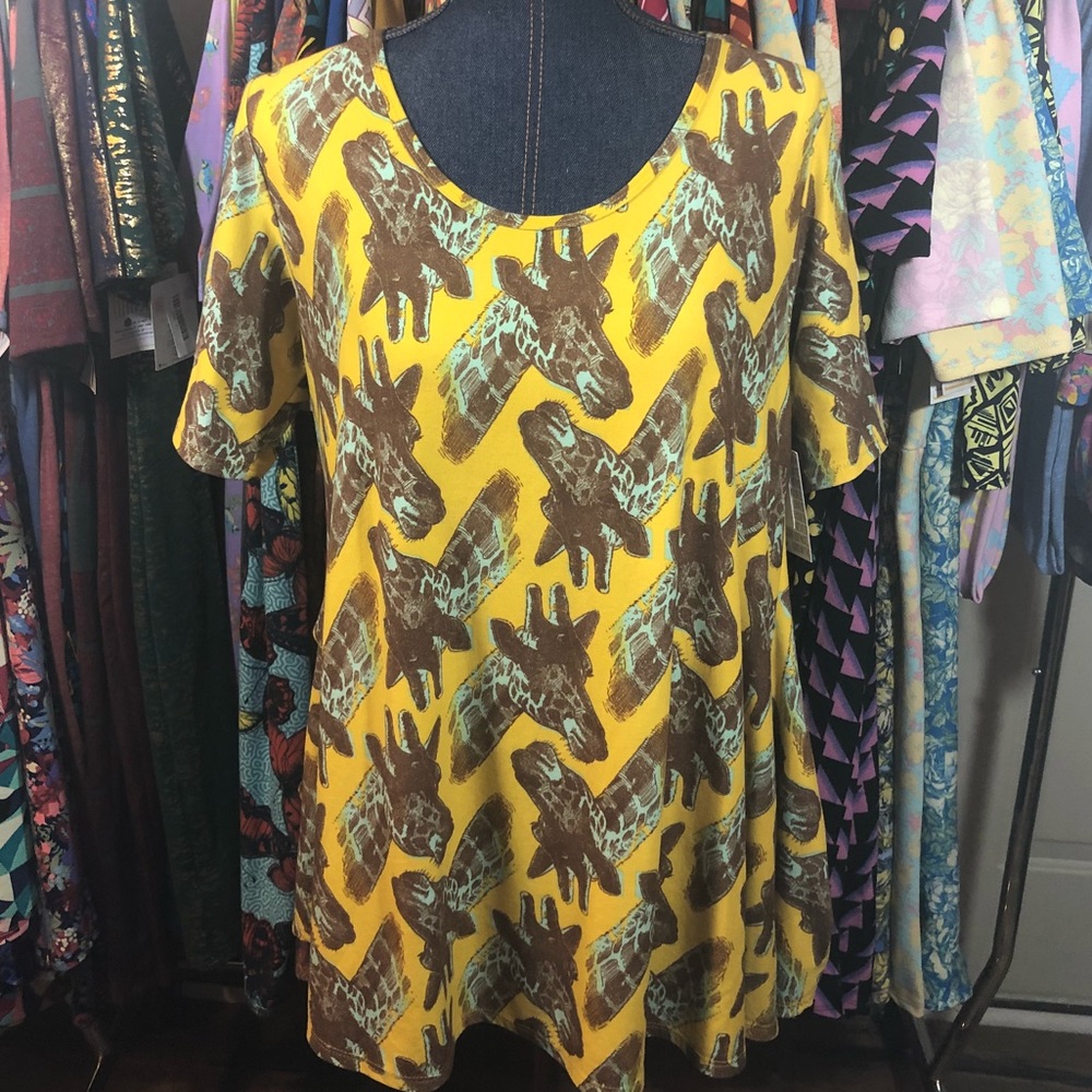 NWT LuLaRoe Perfect T Large 🦒 Giraffe Print